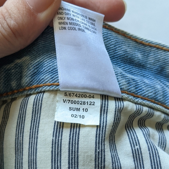 Old Navy Famous Light Wash Distressed Jeans 34x30 - Picture 11 of 12